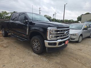 2025 Ford F-350 LARIAT - Exterior Front Right Corner Image